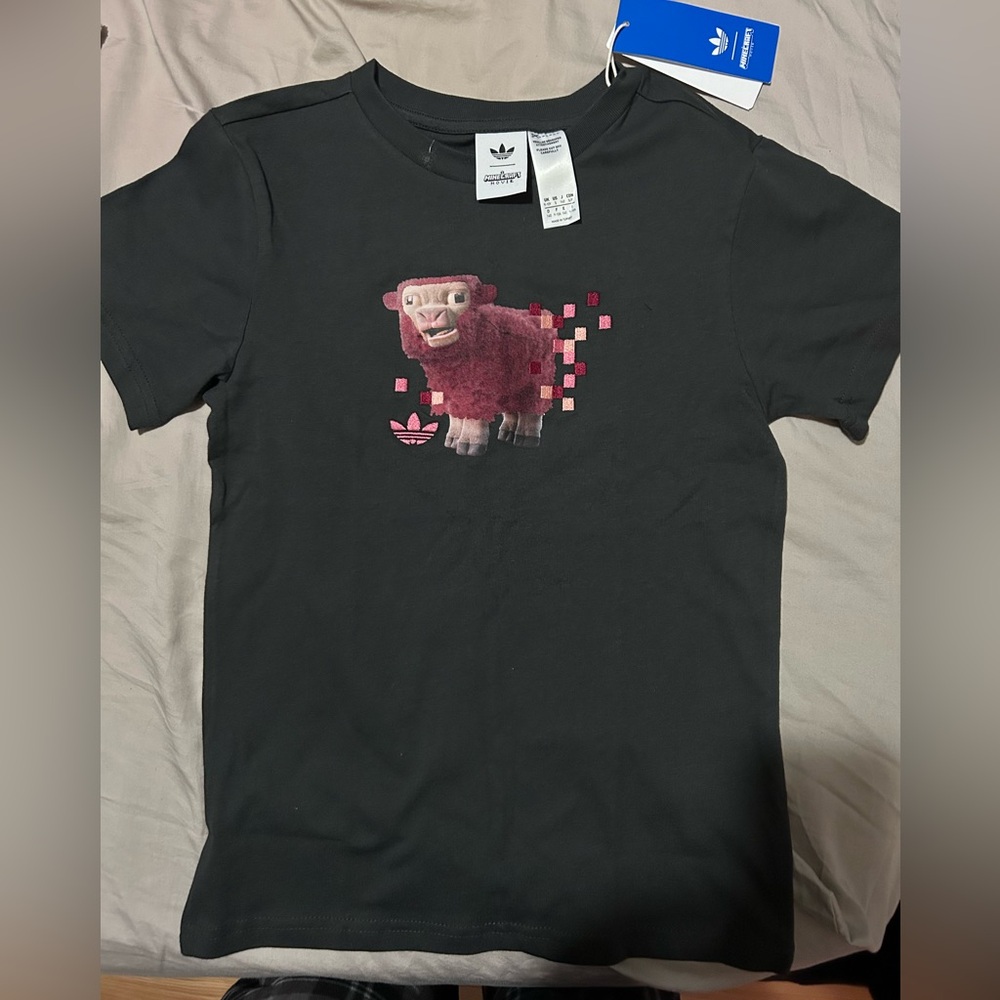 Adidas T-shirt for girls size S it’s for like a 9-10 year old